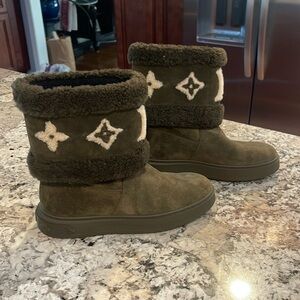 Brand new never worn Louis Vuitton Shearling Boots